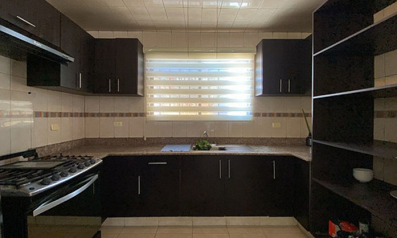 Casa Amueblada En Ve...