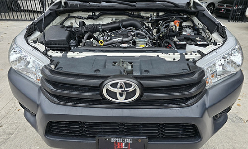 Toyota  Hilux  2022...