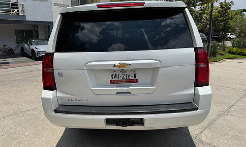 Chevrolet Suburban 5...