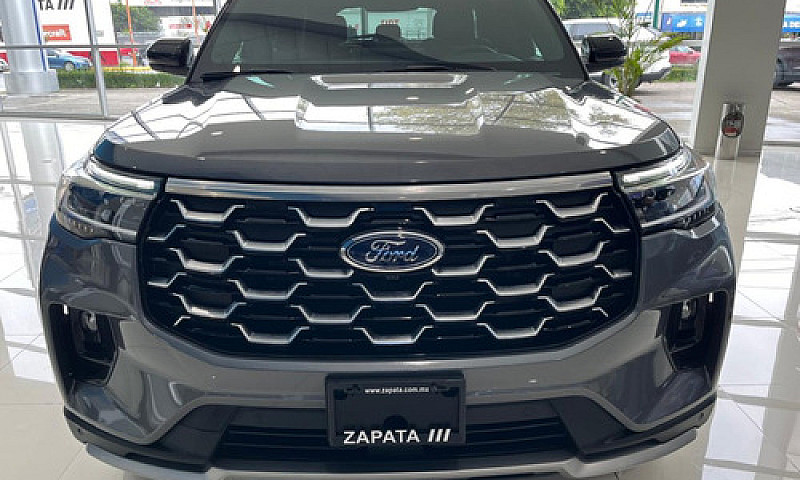Ford Explorer Platin...
