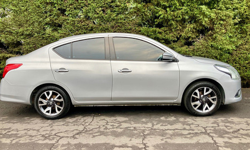 Nissan Versa 1.6 Exc...
