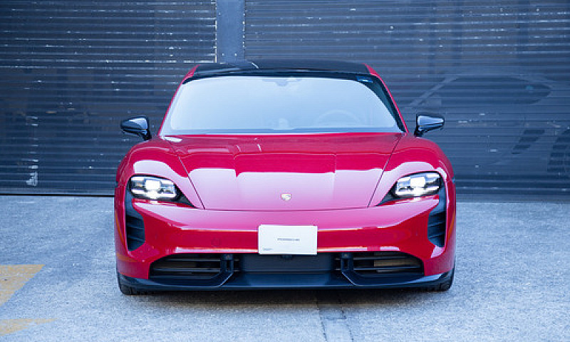 Porsche Taycan 2024...