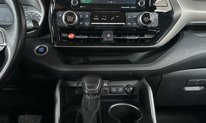 Toyota Highlander 3....