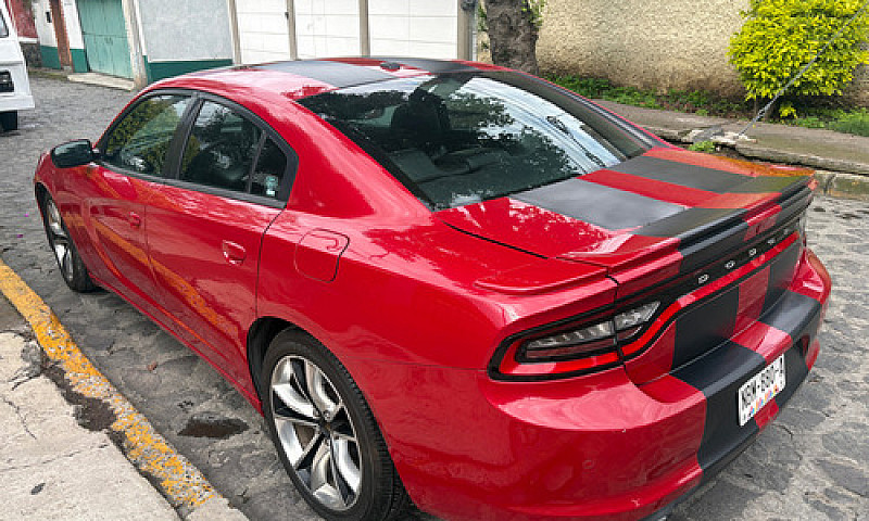 Dodge Charger 5.7 R-...