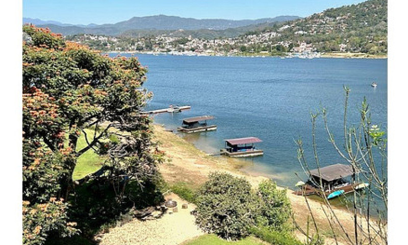 Casa En El Lago En E...