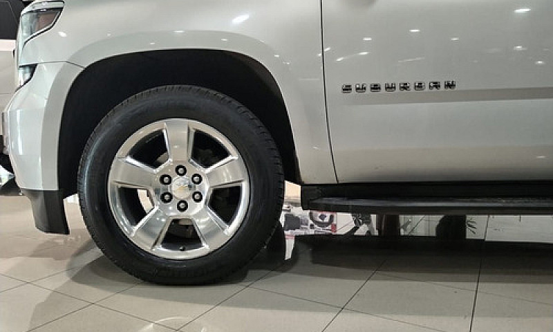 Chevrolet Suburban 2...