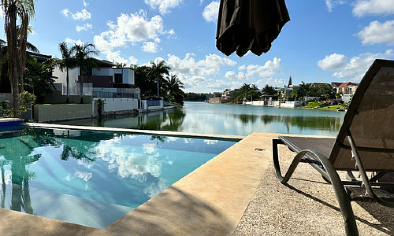 Moderna Residencia C...