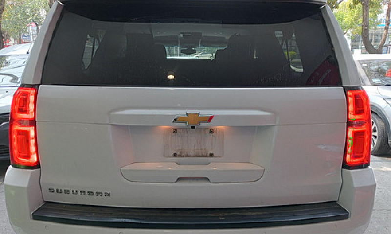 Chevrolet Suburban 2...