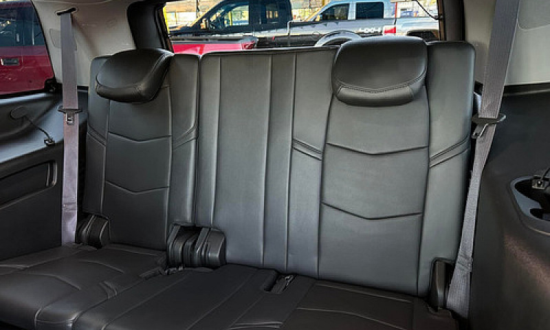 Cadillac Escalade 6....