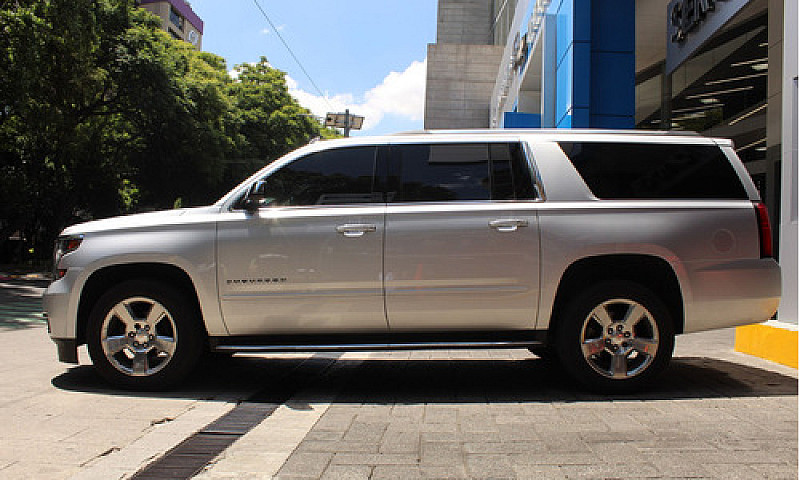 Chevrolet Suburban 2...