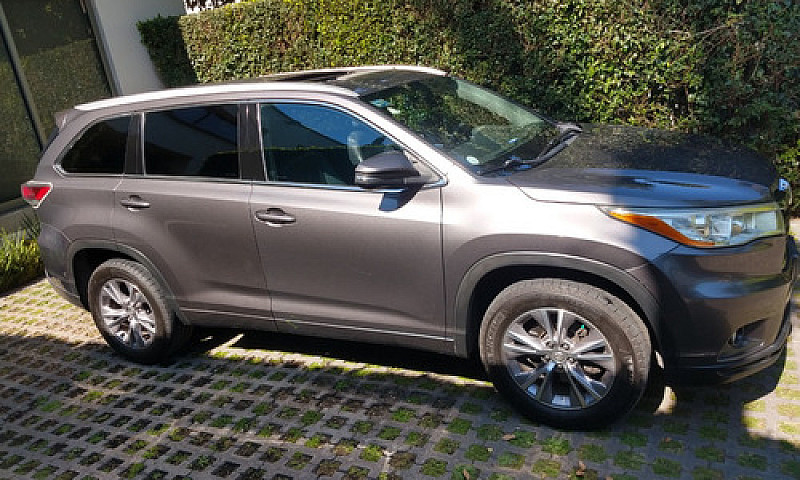 Toyota Highlander 3....