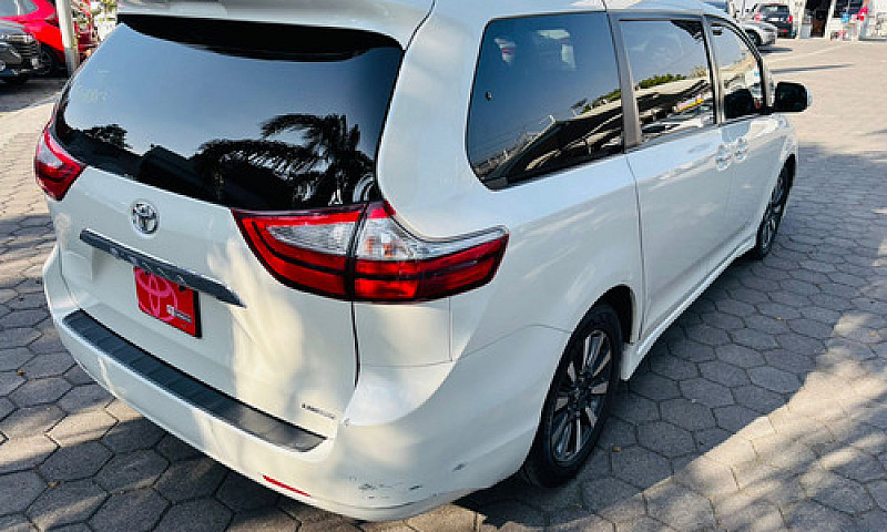 Toyota Sienna 2018...
