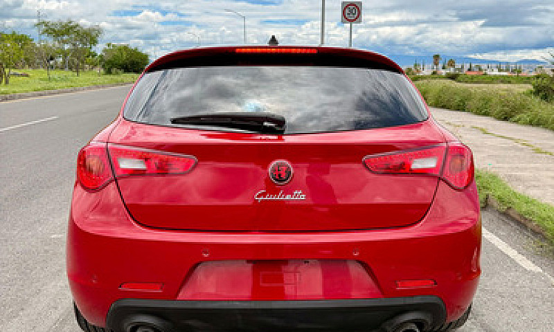 Alfa Romeo Giulietta...