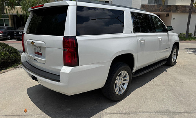 Chevrolet Suburban 5...