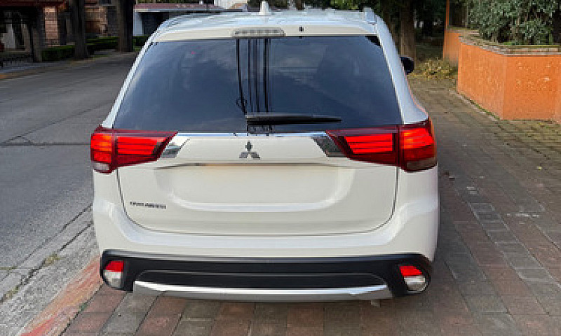 Mitsubishi Outlander...