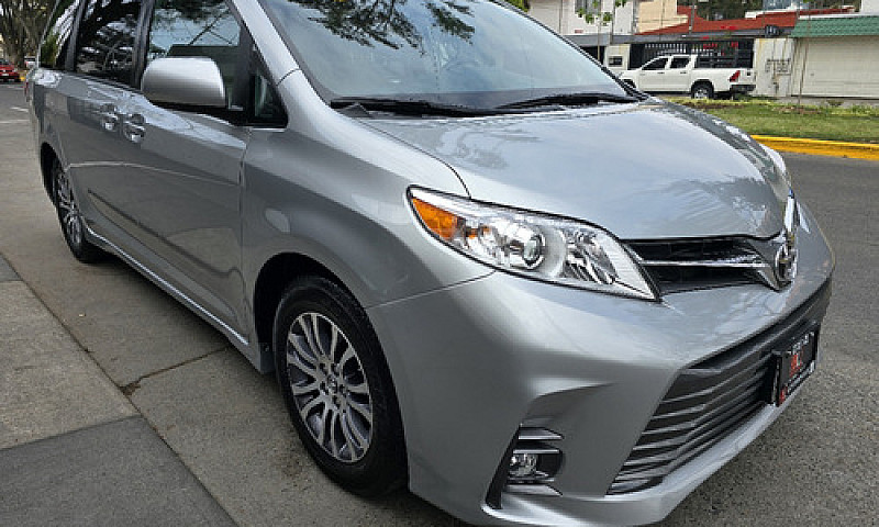 Toyota  Sienna  2020...