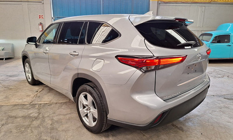 Toyota Highlander 3....