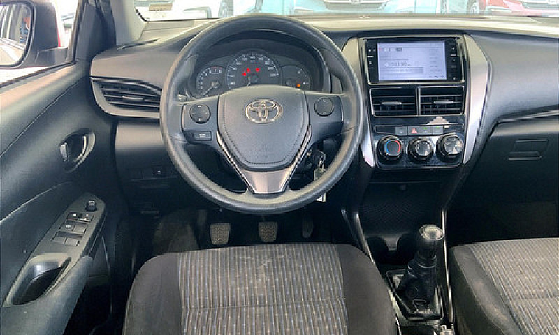 Toyota Yaris 2022...