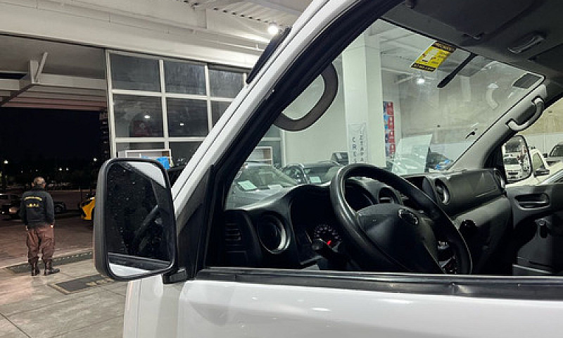 Nissan Urvan 2022...