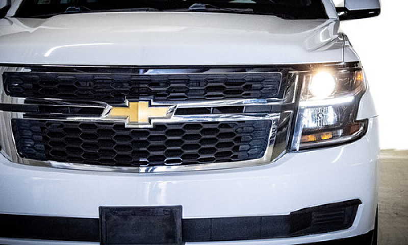 Chevrolet Suburban 2...