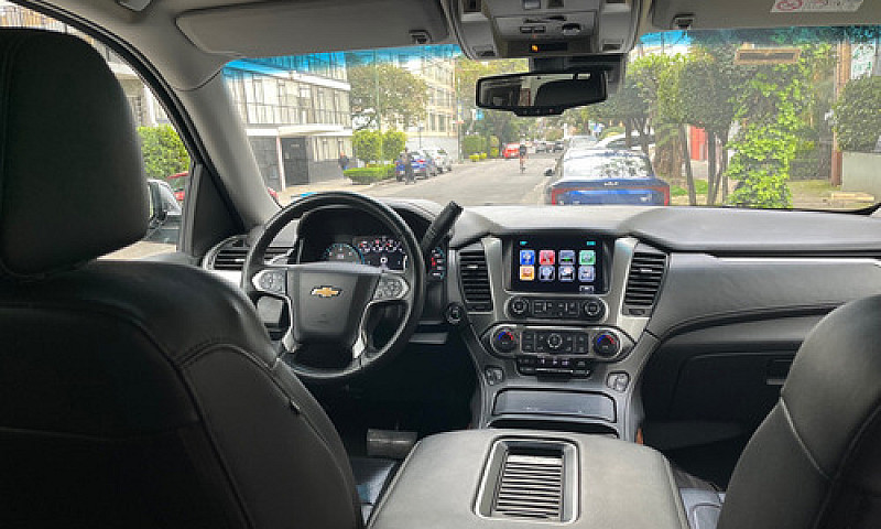 Chevrolet Suburban 5...
