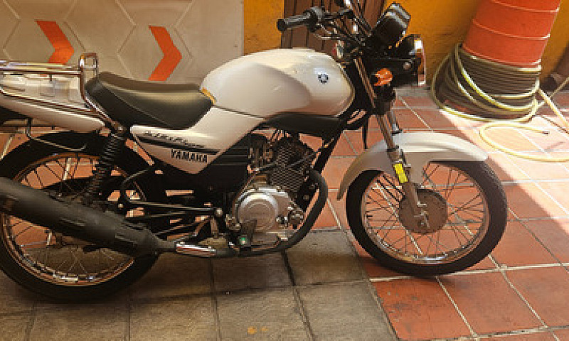 Motocicleta  Yamaha ...