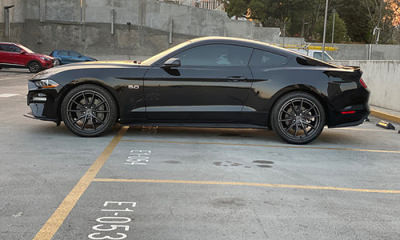 Ford Mustang 5.0L Gt...