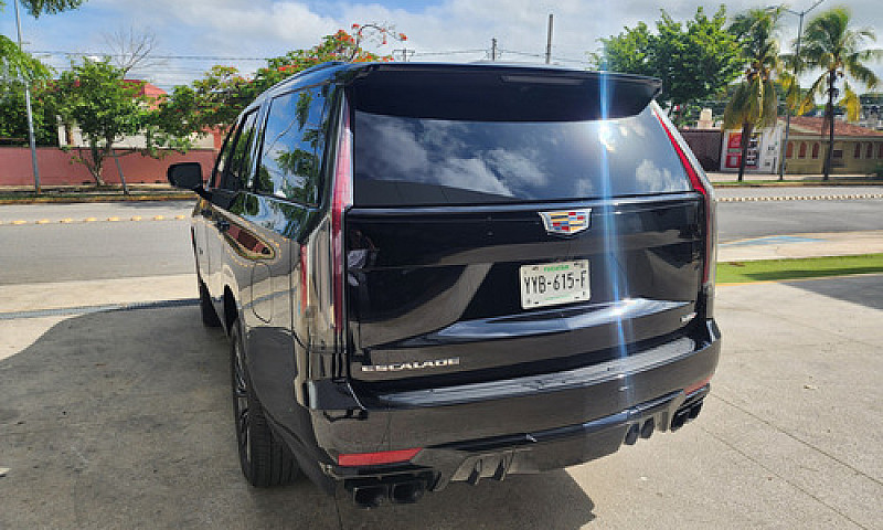 Cadillac Escalade-V ...