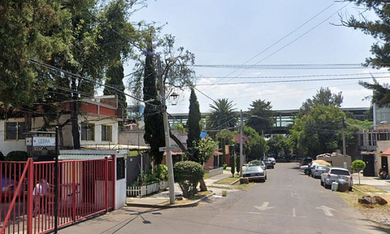 Enorme Casa Con Jard...