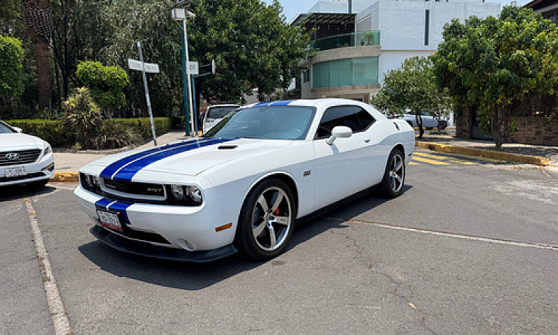 Dodge Challenger 6.4...