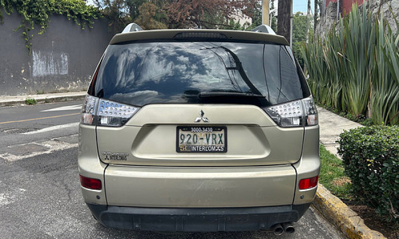 Mitsubishi Outlander...