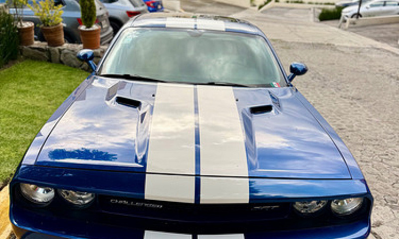 Dodge Challenger 6.1...