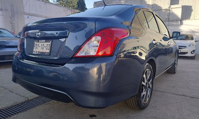 Nissan Versa 1.6 Adv...
