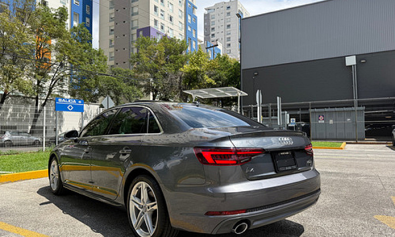 Audi A4 2.0 T S Line...