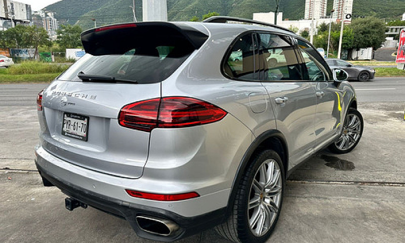 Porsche Cayenne 2016...