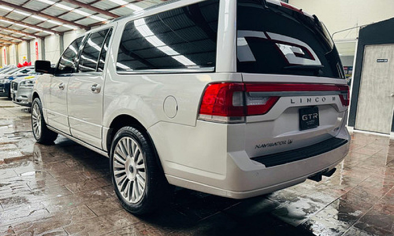 Lincoln Navigator 3....