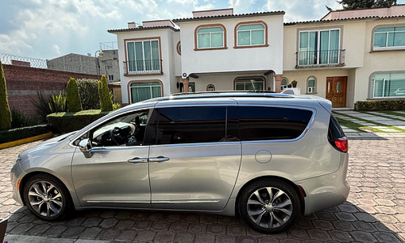 Chrysler Pacifica 3....