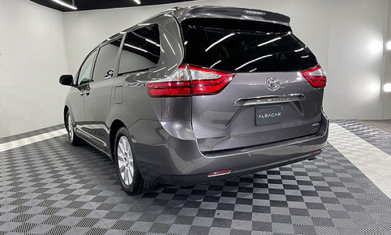 Toyota Sienna 2015 3...