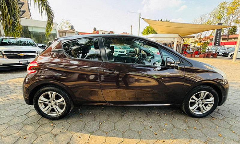 Peugeot 208 2014...