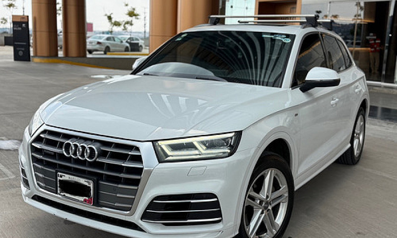 Audi Q5 2.0 L T S Li...