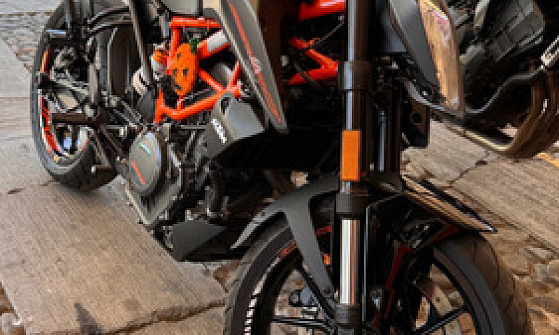 Ktm Duke 390 ...