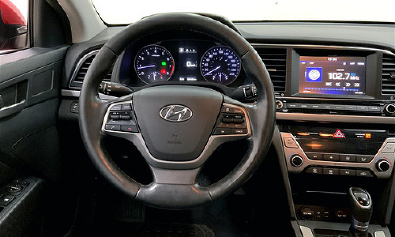 Hyundai Elantra 2017...