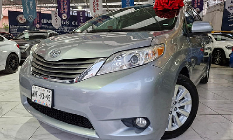 Toyota  Sienna  2013...