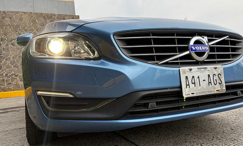 Volvo S60 2.0 T5 Mom...