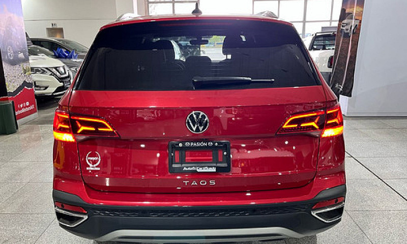 Volkswagen Taos 2024...