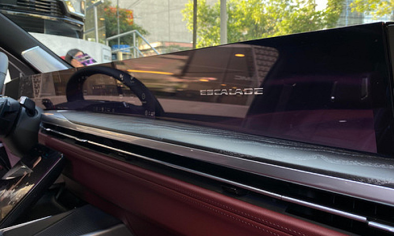 Cadillac Escalade 6....