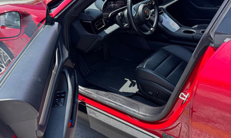 Porsche Taycan 2023...