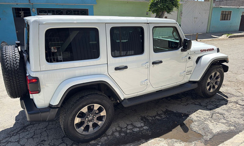 Jeep Wrangler Sahara...