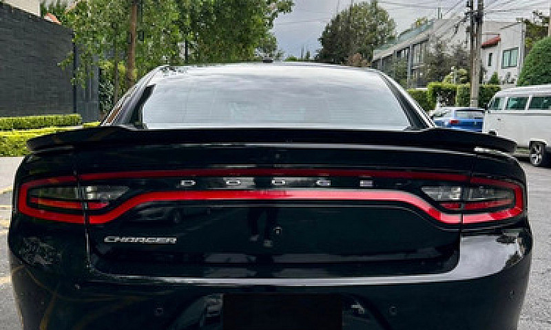 Dodge Charger 5.7 R-...