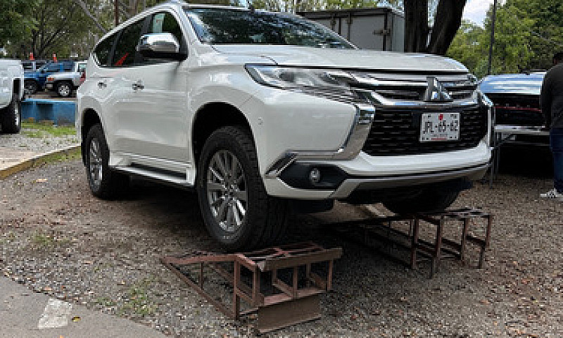 Mitsubishi Montero S...